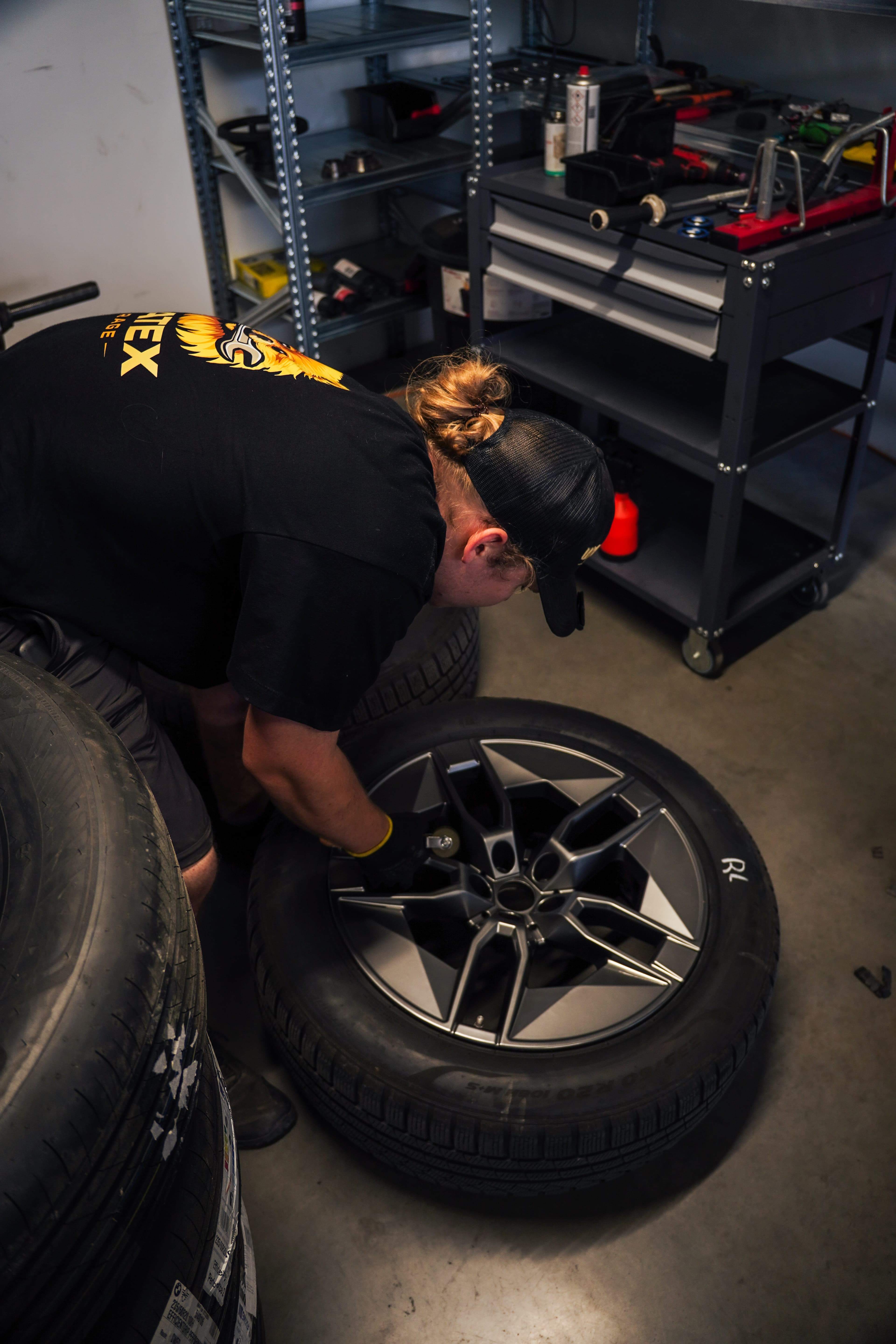Umatex Garage mechanic working on a wheel